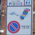 Bra, a scuola a piedi e in compagnia: riparte il Pedibus!